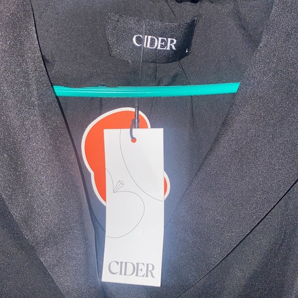 Sleeveless cropped blazer top. - Picture 5 of 5